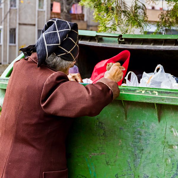 Alimentar a los pobres y hambrientos>